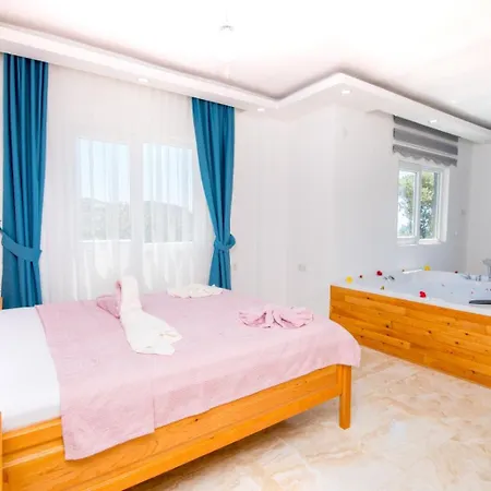 Guclu Villa Kas